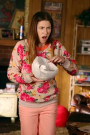 Sue Heck (Eden Sher) Sue Heck (Eden Sher)