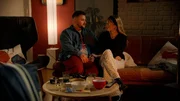 Jonas (Felix van Deventer) und Johanna (Charlott Reschke) klammern ihren Konflikt f&uuml;r die Liebe aus.