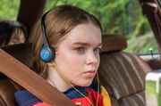 Die stille Au&szlig;enseiterin Emerson (Summer H. Howell) verliert sich gerne in ihren Tagtr&auml;umen und findet daher in der Schule kaum Anschluss.