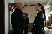 Leroy Jethro Gibbs (Mark Harmon, l.); Ziva David (Cote de Pablo, r.)