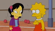 Lisa (r.) hat in Tumi (l.) aus der Nachbarklasse eine neue Freundin gefunden, die erstaunlicherweise dieselben Vorlieben wie sie hat: Gemüse, Smoothies, alte Schallplatten und vieles mehr - irgendwie verdächtig ... Lisa (r.) hat in Tumi (l.) aus der Nachbarklasse eine neue Freundin gefunden, die erstaunlicherweise dieselben Vorlieben wie sie hat: Gemüse, Smoothies, alte Schallplatten und vieles mehr - irgendwie verdächtig ...