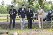 Einige Marineh&auml;ftlinge sind auf der Flucht. Pride (Scott Bakula, 2.v.l.), Lasalle (Lucas Black, l.), Brody (Zoe McLellan, 2.v.r.) und Navy Lieutenant Adele (Felisha Terrell, r.) versuchen alles, um sie schnellstm&ouml;glich wieder zu fassen ...
