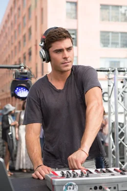 Der 23-j&auml;hrige Cole (Zac Efron) tr&auml;umt davon, den gro&szlig;en Schritt vom kleinen Plattenaufleger zum echten DJ zu machen. Doch das ist ziemlich schwierig ...