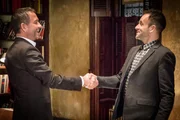Kampfh&auml;hne: Sherlock Holmes (Jonny Lee Miller, r.) und Gareth Lestrade (Sean Pertwee, l.) werden vom NYPD gezwungen, gemeinsam zu ermitteln. Konkurrenz belebt ja bekanntlich das Gesch&auml;ft ...