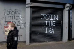 Graffiti im Stadtteil Creggan, Hochburg der dissidenten Republikaner in Derry-Londonderry