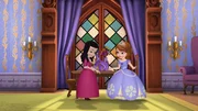 "Disneys Sofia die Erste", "Die schüchterne Prinzessin." In der Schule steht eine Projektarbeit an. Sofia soll mit Vivian zusammenarbeiten. Anfangs ist sie wenig angetan, schließlich kursieren seltsame Gerüchte über Vivian. Als sie das Mädchen besser kennenlernt, merkt sie jedoch, wie nett Vivian eigentlich ist. Ihre Schulkameradin hat nur ein Problem: ihre extreme Schüchternheit. Vor fremden Menschen bringt Vivian kein Wort heraus. Damit auch die anderen Kinder ihr wahre Wesen erkennen, beschließt Sofia, Vivian beim Überwinden ihrer Ängste zu helfen. "Disneys Sofia die Erste", "Die schüchterne Prinzessin." In der Schule steht eine Projektarbeit an. Sofia soll mit Vivian zusammenarbeiten. Anfangs ist sie wenig angetan, schließlich kursieren seltsame Gerüchte über Vivian. Als sie das Mädchen besser kennenlernt, merkt sie jedoch, wie nett Vivian eigentlich ist. Ihre Schulkameradin hat nur ein Problem: ihre extreme Schüchternheit. Vor fremden Menschen bringt Vivian kein Wort heraus. Damit auch die anderen Kinder ihr wahre Wesen erkennen, beschließt Sofia, Vivian beim Überwinden ihrer Ängste zu helfen.