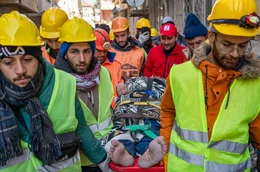 2023 verursachten zwei Erdbeben der St&auml;rke 7,8 und 7,5 weitreichende Zerst&ouml;rungen in der S&uuml;dt&uuml;rkei und im Norden Syriens.