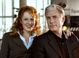 Charles (Philipp Brenninkmeyer) und Anna (Stefanie Dvorak) wollen heiraten.