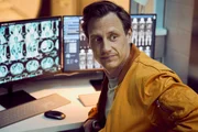Ein Chirurg mit Durchblick: Patrick Kalupa als Dr. Moritz Neiss Ein Chirurg mit Durchblick: Patrick Kalupa als Dr. Moritz Neiss