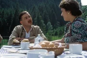 Traudl Grandauer (Christine Neubauer) und Adolf Grandauer (Alexander Duda). Traudl Grandauer (Christine Neubauer) und Adolf Grandauer (Alexander Duda).