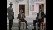 M&auml;nner an der Piazza sitzend.
