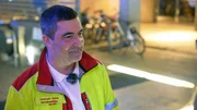 In Frankfurt sind die Notfallsanit&auml;ter Chris Gruene (Foto) und Melli Kaiser st&auml;ndig im Einsatz, diesmal sogar mit mehreren Patienten gleichzeitig.