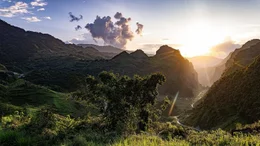 Die Provinz Ha Giang im Norden Vietnams, an der Grenze zu China: Eine unber&uuml;hrte, majest&auml;tische Landschaft, die typisch f&uuml;r das asiatische Hochgebirge ist.