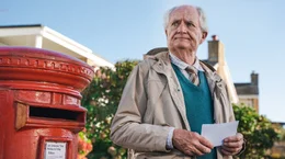 Harold Fry (Jim Broadbent) m&ouml;chte Abschied nehmen von seiner fr&uuml;heren Kollegin Queenie.