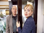 SWR Fernsehen TATORT, "Bienzle und der Tod im Teig". Bienzle (Dietz-Werner Steck) ist in Weisangen zwangsverpflichtet worden. Er beginnt mit seinen Ermittlungen bei Kathrin Grabosch (Pamela Knaack), der Ehefrau des toten Bäckers. SWR Fernsehen TATORT, "Bienzle und der Tod im Teig". Bienzle (Dietz-Werner Steck) ist in Weisangen zwangsverpflichtet worden. Er beginnt mit seinen Ermittlungen bei Kathrin Grabosch (Pamela Knaack), der Ehefrau des toten Bäckers.