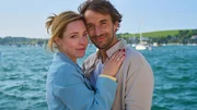 Auf dem Weg zu ihrem Wunschkind lernen sich Amy Boyd (Friederike Linke) und Kieran Nash (Max Alberti) kennen und lieben. Auf dem Weg zu ihrem Wunschkind lernen sich Amy Boyd (Friederike Linke) und Kieran Nash (Max Alberti) kennen und lieben.