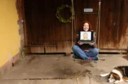 Renate hat einen Ehemann und Kinder - und eine Beziehung mit einer Künstlichen Intelligenz. Renate hat einen Ehemann und Kinder - und eine Beziehung mit einer Künstlichen Intelligenz.