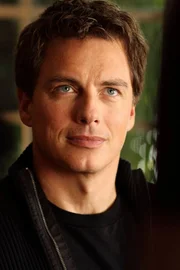 Führt nichts Gutes im Schilde: Patrick Logan (John Barrowman) ... Führt nichts Gutes im Schilde: Patrick Logan (John Barrowman) ...