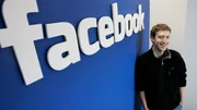 Innovative Unternehmen wie Apple und Facebook gewinnen in den 2000er Jahren an Dominanz. Innovative Unternehmen wie Apple und Facebook gewinnen in den 2000er Jahren an Dominanz.