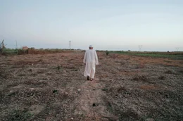 Der Landwirt Hamed Kori auf seinem Land im Nildelta in &Auml;gypten, wo der steigende Meeresspiegel im Mittelmeer und das Eindringen von Salzwasser langsam einige der fruchtbarsten Ackerfl&auml;chen der Welt verschlingen