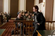 Selbstverteidigung: Leo Roth (Lavinia Wilson) tritt vor Gericht als Einzelkämpferin auf. Selbstverteidigung: Leo Roth (Lavinia Wilson) tritt vor Gericht als Einzelkämpferin auf.