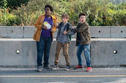 L-R: Lucas (Keith L. Williams), Max (Jacob Tremblay), und Thor (Brady Noon)