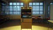 Polyplay war der einzige Arcade-Spielautomat der DDR – entwickelt Anfang der 1980er-Jahre vom VEB Polytechnik Karl-Marx-Stadt. Statt westlicher Hightech setzte man auf DDR-Bauteile und robuste Konstruktion. Polyplay bot bis zu acht Spiele, darunter Klassiker wie "Hirschjagd" oder "Autorennen". Polyplay war der einzige Arcade-Spielautomat der DDR – entwickelt Anfang der 1980er-Jahre vom VEB Polytechnik Karl-Marx-Stadt. Statt westlicher Hightech setzte man auf DDR-Bauteile und robuste Konstruktion. Polyplay bot bis zu acht Spiele, darunter Klassiker wie "Hirschjagd" oder "Autorennen".