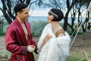 Giorgos the Greek (Chris Asimos) und Phryne Fisher (Essie Davis)