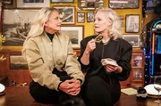 Ina Müller (r.) und Moderatorin Barbara Schöneberger (l.). Ina Müller (r.) und Moderatorin Barbara Schöneberger (l.).