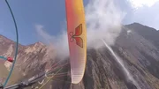 Immer an der Wand lang: Paramotor-Fliegen am Monte Roraima ist nicht ungefährlich - vor allem wegen der unberechenbaren Winde. Immer an der Wand lang: Paramotor-Fliegen am Monte Roraima ist nicht ungefährlich - vor allem wegen der unberechenbaren Winde.