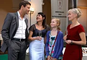 Katharina (Eva Herzig, r.), Michael (Thomas Unger, l.), Birgit (Julia Cencig, 2.v.l.) und Lena (Kristina Yntema, 2.v.r.) bei der Er&ouml;ffnung des "Lipizzanerland Piber".
