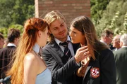 Carina (Judith Hoersch, li.) fällt aus allen Wolken, als sie von Marios Plänen erfährt. Auch Vincent (Rhon Diels) und Fabiana (Anna Huber) können es kaum glauben.... Carina (Judith Hoersch, li.) fällt aus allen Wolken, als sie von Marios Plänen erfährt. Auch Vincent (Rhon Diels) und Fabiana (Anna Huber) können es kaum glauben....