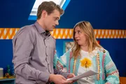 Durch Sarah (Sophie Reiml) ist Philipp (Philipp Schneider) angefixt, die Rolle des Br&auml;utigams bei der Vorstadthochzeit zu ergattern.