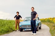 Inès (Jasmin Gerat, l.) und ihr Mann Etienne (Wanja Mues, r.) versuchen an glücklichere Tage anzuknüpfen, aber da haben sie die Rechnung ohne ihren Sohn gemacht. Inès (Jasmin Gerat, l.) und ihr Mann Etienne (Wanja Mues, r.) versuchen an glücklichere Tage anzuknüpfen, aber da haben sie die Rechnung ohne ihren Sohn gemacht.