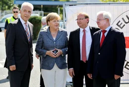Nach tagelangen rechtsextremen Ausschreitungen vor einer Fl&uuml;chtlingsunterkunft in Heidenau besucht Bundeskanzlerin Angela Merkel im August 2015 die Stadt.