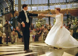 Da Jims (Jason Biggs, l.) Gro&szlig;mutter angeblich im Sterben liegt und es ihr Herzenswunsch ist, ihren Enkel vor dem Altar zu sehen, tut er ihr den Gefallen und heiratet seine Freundin Michelle (Alyson Hannigan, r.) ...