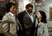 Jonathan (Michael Landon, l.) und Mark (Victor French, M.) freuen sich, dass sich Lees (Bess Meyer, r.) Gesundheitszustand wieder gebessert hat. Jonathan (Michael Landon, l.) und Mark (Victor French, M.) freuen sich, dass sich Lees (Bess Meyer, r.) Gesundheitszustand wieder gebessert hat.