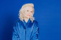 Ina M&uuml;ller ist Kult. Ina M&uuml;ller ist S&auml;ngerin, Moderatorin, Entertainerin und die beliebteste Anarcho-Talkerin Deutschlands &ndash; immer unterhaltsam und &uuml;berraschend.