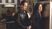 Detective Stabler (Christopher Meloni) verhaftet die mutmaßliche Täterin Leslie DeSantis (Patricia Kalember). Der Besitzerin eines Eskort-Service wird vorgeworfen, eine Mörderin auf ihre Angestellten angesetzt zu haben. Detective Stabler (Christopher Meloni) verhaftet die mutmaßliche Täterin Leslie DeSantis (Patricia Kalember). Der Besitzerin eines Eskort-Service wird vorgeworfen, eine Mörderin auf ihre Angestellten angesetzt zu haben.