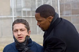 Als Staatsanwalt Nick Rice (Jamie Foxx, r.) den M&ouml;rder von Sheltons (Gerard Butler, l.) Familie mit einer geringen Strafe davonkommen l&auml;sst, nimmt dieser das Gesetz in die eigene Hand - mit &auml;u&szlig;erst blutigen Folgen ...