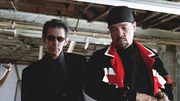 Detective John Munch (Richard Belzer, l.) und Detective Odafin Tutuola (Ice-T) entdecken in einem Lagerhaus ein totes Mädchen. Offenbar war sie zuvor Gast auf einer Rave-Party, bei der auch Drogen ausgegeben wurden. Detective John Munch (Richard Belzer, l.) und Detective Odafin Tutuola (Ice-T) entdecken in einem Lagerhaus ein totes Mädchen. Offenbar war sie zuvor Gast auf einer Rave-Party, bei der auch Drogen ausgegeben wurden.