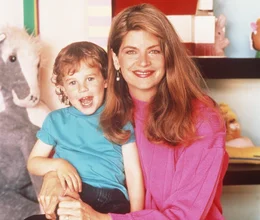 Lorne Sussman als Mikey, Kirstie Alley als Mollie