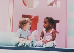 M&auml;nner unter sich: Mikey (Lorne Sussman, l.) ist froh, einen Freund wie Eddie (Damon Wayans, r.) zu haben, mit dem er &uuml;ber alles reden kann.