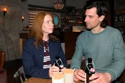 Holger (Tino Hastenpflug) würde am liebsten weiterhin mit Toni (Olivia Marei) zusammenarbeiten. Holger (Tino Hastenpflug) würde am liebsten weiterhin mit Toni (Olivia Marei) zusammenarbeiten.