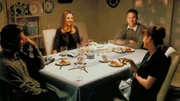 Ein Essen unter Nachbarn: Michael Faraday (Jeff Bridges, li.) und seine Freundin Brooke Wolfe (Hope Davis, 2. v. li.) lernen Oliver Lang (Tim Robbins) und seine Frau Cheryl (Joan Cusack, .) kennen.