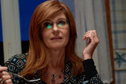 Die Anw&auml;ltin und Mutter Billie Winner (Connie Britton) ist aufgrund der Krankheit ihres Mannes Ron die Alleinverdienerin in Realitys Familie.
