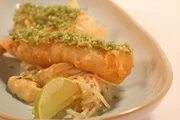 Karpfen in Tempurateig mit Wasabi-Mayonnaise.