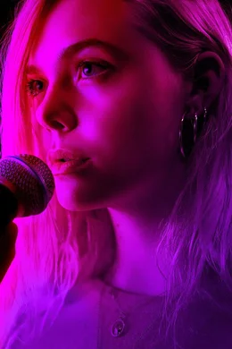 Violet (Elle Fanning) m&ouml;chte die Musik-Castingshow "Teen Spirit" gewinnen.