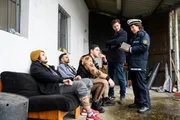 Ein Museumsdirektor wird erschlagen und eine Spur f&uuml;hrt in die Stuttgarter Hip Hop-Szene. Jo Stoll (Peter Ketnath, 2.v.r.) und Sibylle Beyer (B&auml;rbel Stolz, r.) befragen den Rapper Marc Jessner (Bastian Hagen, M.). Haben er und seine Kollegen (Komparsen) au&szlig;er den Drogen noch mehr zu verbergen?