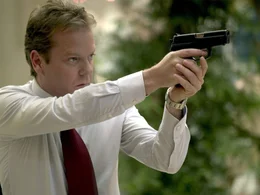 David Breckinridge (Kiefer Sutherland) bei der Arbeit.